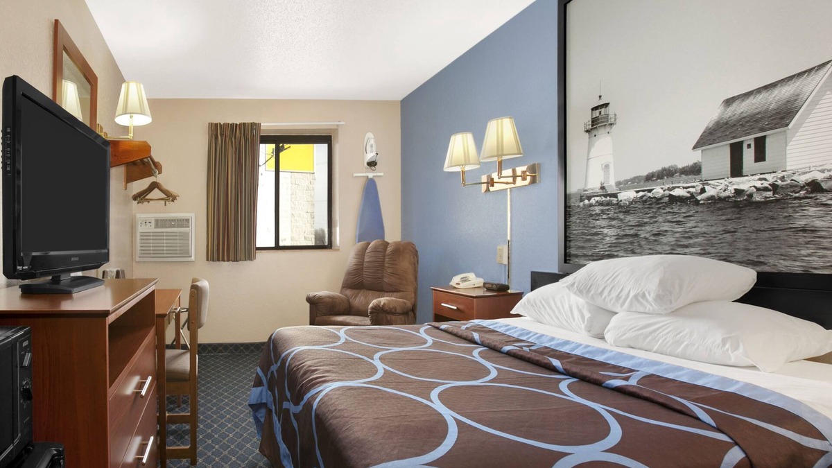 Massena Hotel | Super 8 by Wyndham Massena NY