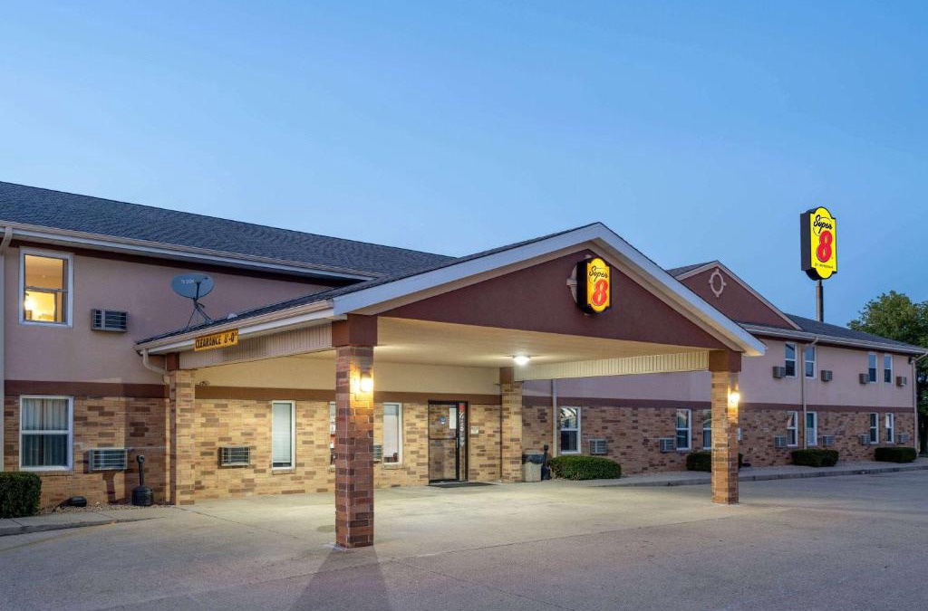 Mattoon Hotel | Super 8 by Wyndham Mattoon