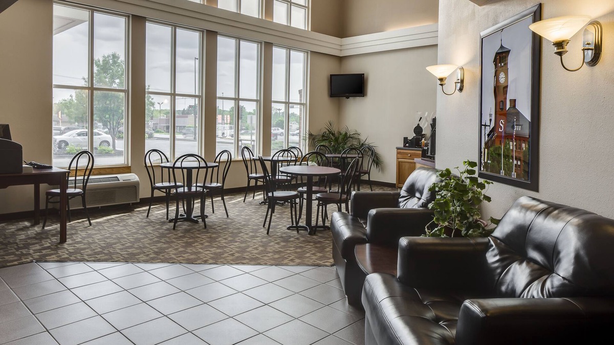 Menomonie Hotel | Super 8 by Wyndham Menomonie WI