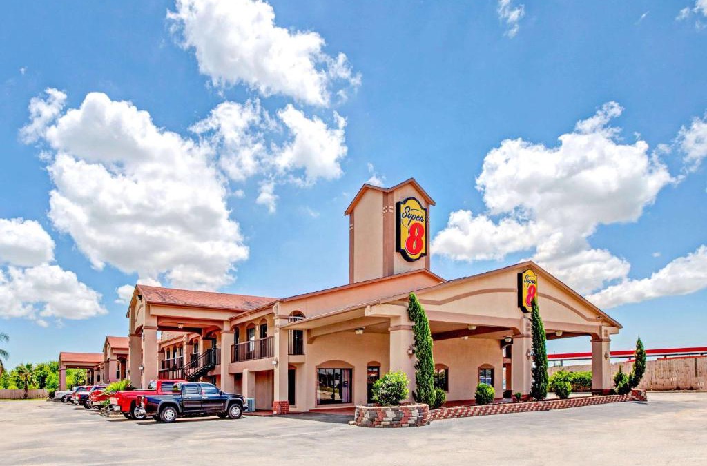 Mont Belvieu Hotel | Super 8 by Wyndham Mont Belvieu - Baytown East