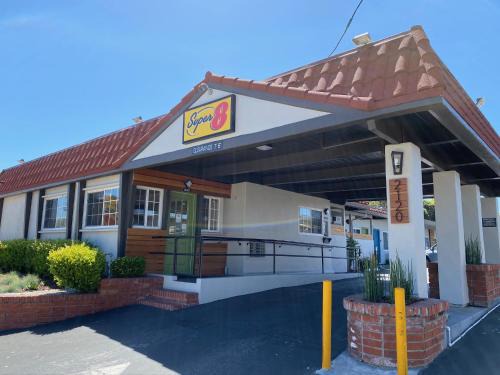 North Fremont Street Hotel | Super 8 by Wyndham Monterey
