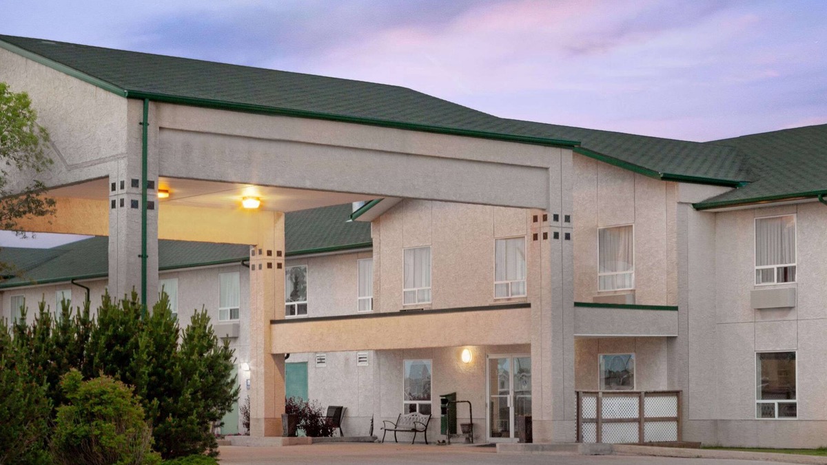 Morden Hotel | Super 8 by Wyndham Morden