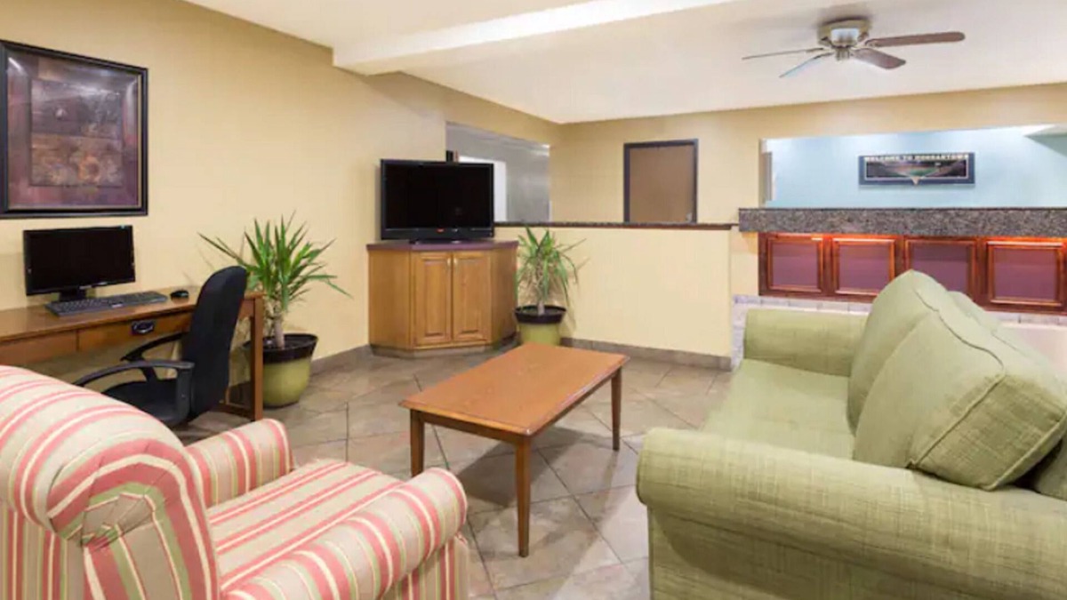 Dellslow Hotel | Super 8 by Wyndham Morgantown