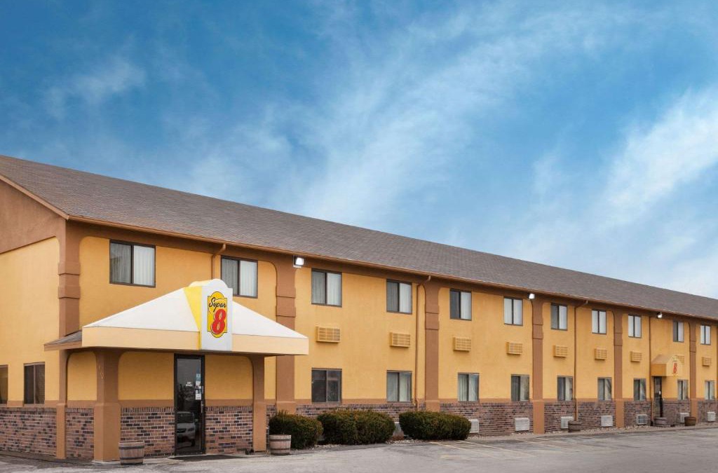 Muscatine Hotel | Super 8 by Wyndham Muscatine