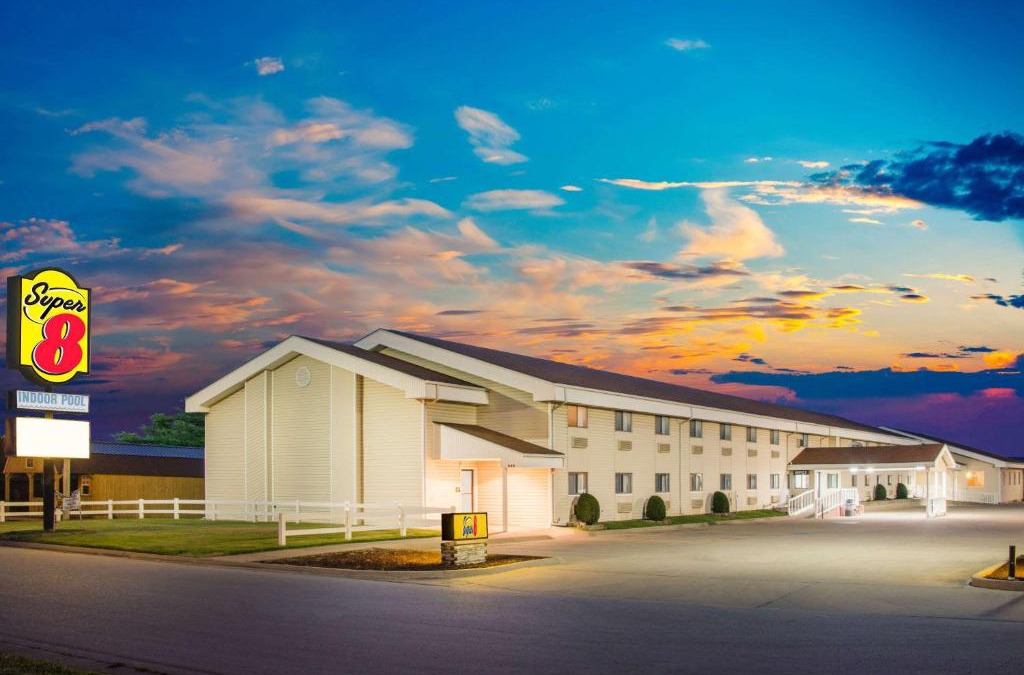 Nevada Hotel | Super 8 by Wyndham Nevada