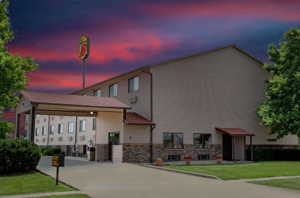 Normal Hotel | Super 8 by Wyndham Normal Bloomington