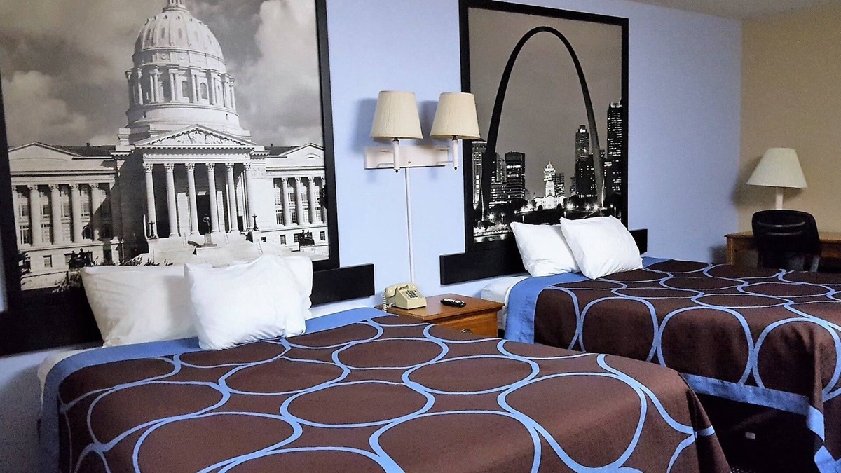 O'Fallon Hotel | Super 8 by Wyndham O'Fallon MO/St. Louis Area