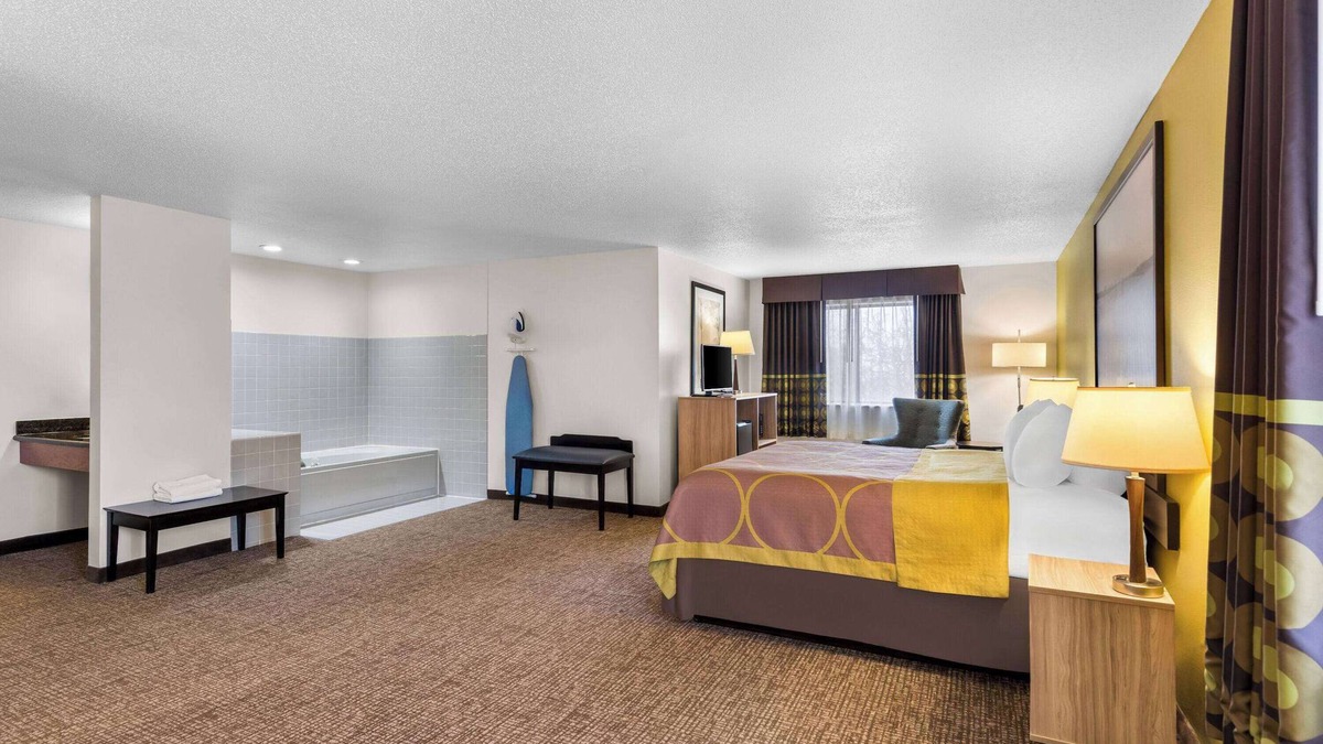 Oelwein Hotel | Super 8 by Wyndham Oelwein