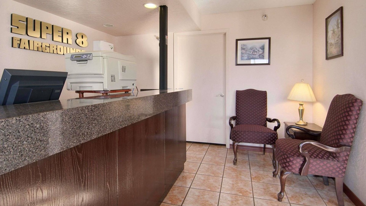 Central Oklahoma City Hotel | Super 8 by Wyndham Oklahoma Fairgrounds