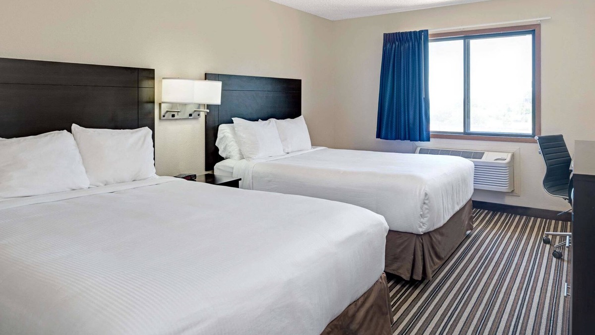 Millard Hotel | Super 8 by Wyndham Omaha I-80 West