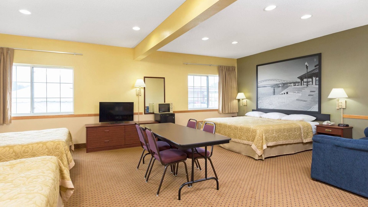 Osage Hotel | Super 8 by Wyndham Osage