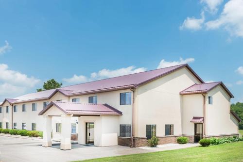 Paris Hotel | Super 8 by Wyndham Paris IL