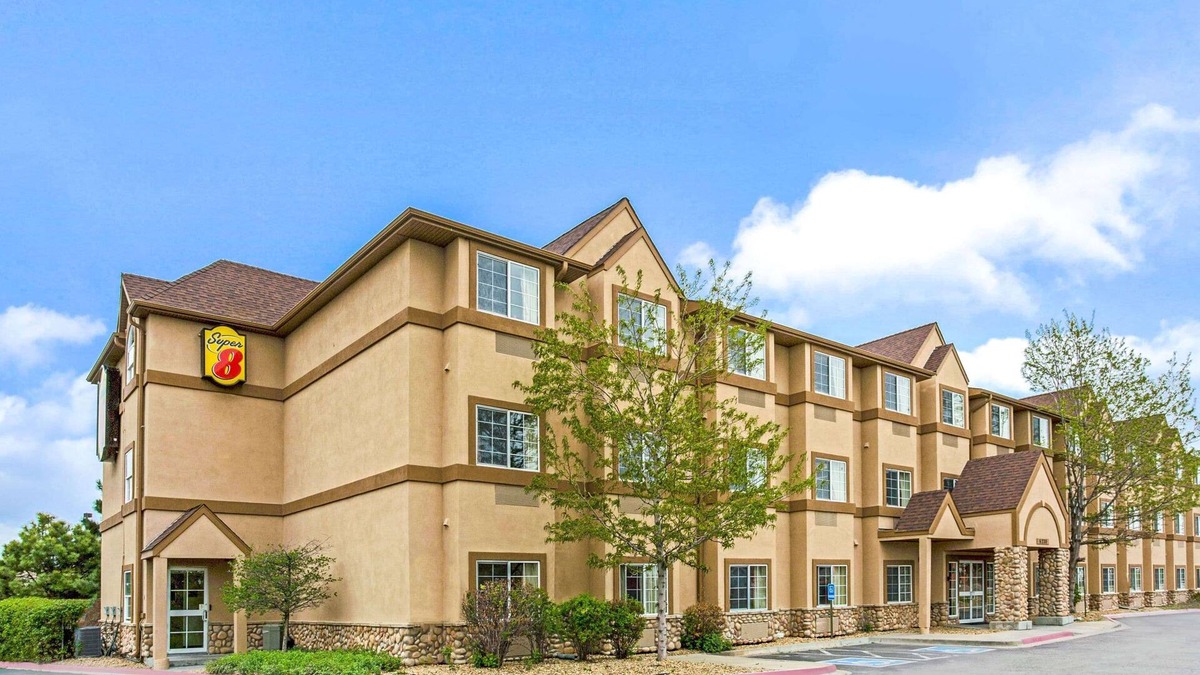 Parker Hotel | Super 8 by Wyndham Parker/SE Denver Area