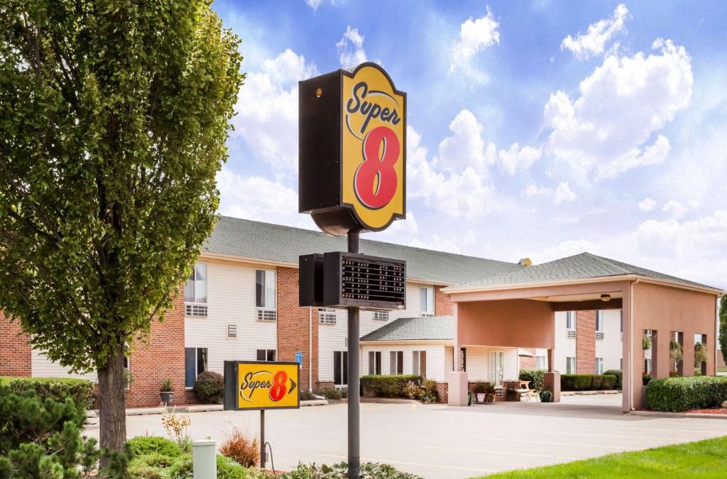 Pekin Hotel | Super 8 by Wyndham Pekin/Peoria Area
