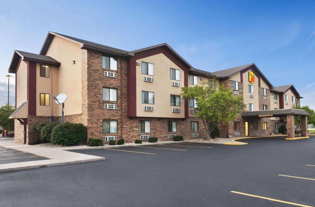 Peoria Hotel | Super 8 by Wyndham Peoria