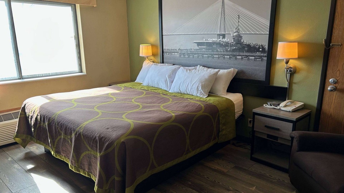 Perry Hotel | Super 8 by Wyndham Perry IA