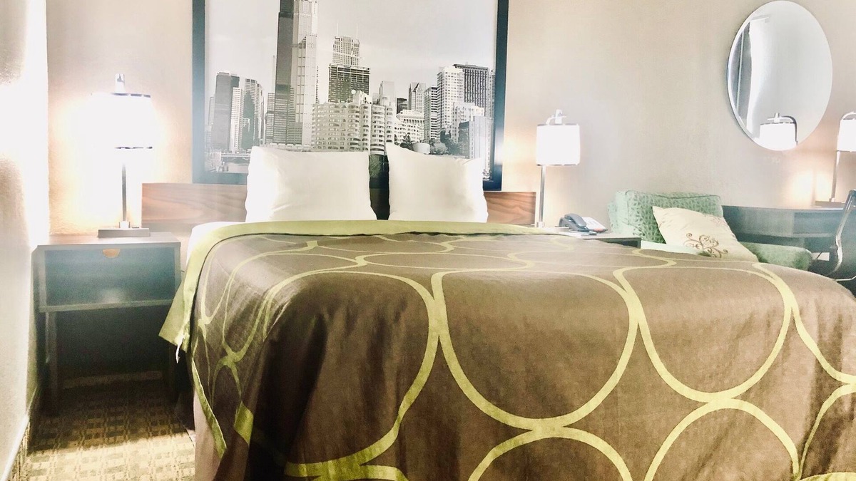 Peru Hotel | Super 8 by Wyndham Peru Starved Rock State Park