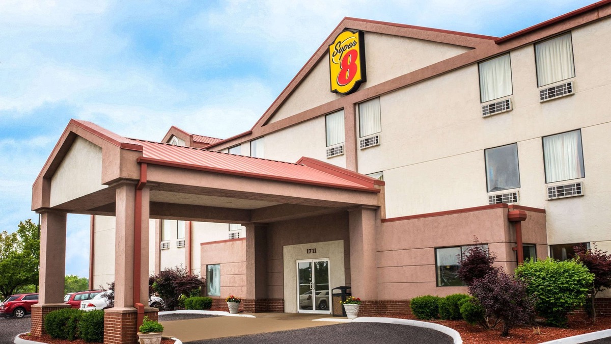 Pevely Hotel | Super 8 by Wyndham Pevely