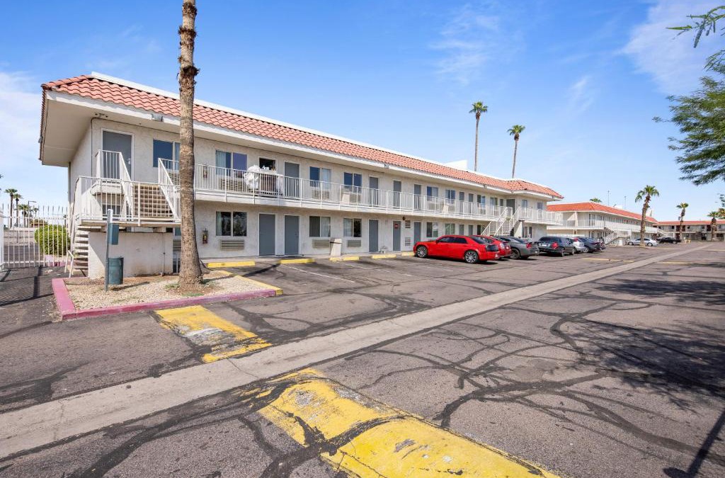 Alhambra Hotel | Super 8 by Wyndham Phoenix West