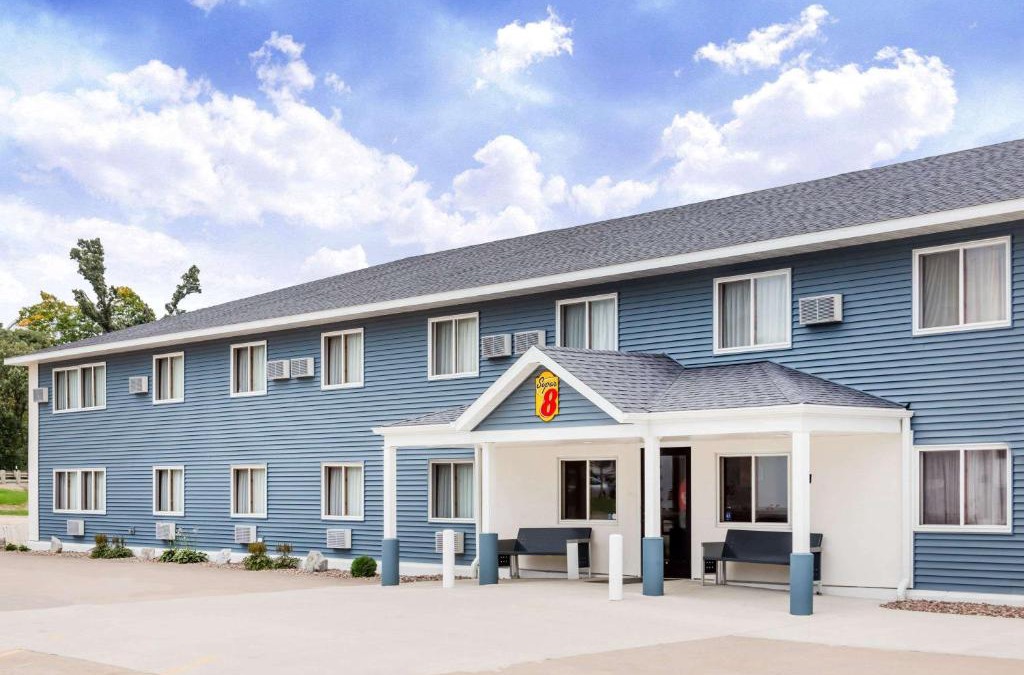 Platteville Hotel | Super 8 by Wyndham Platteville