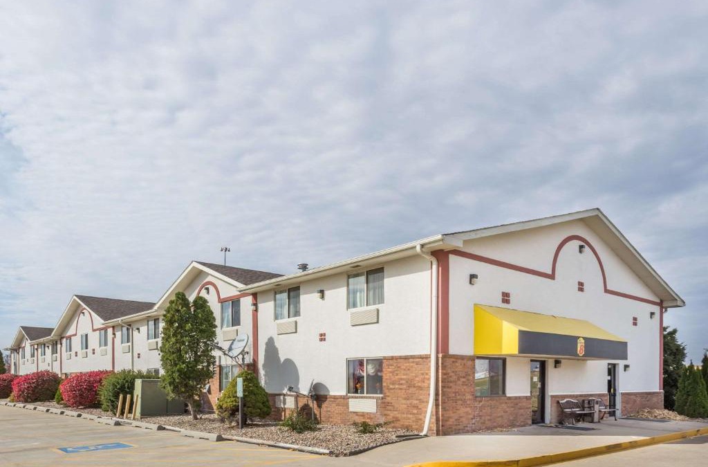 Pontiac Hotel | Super 8 by Wyndham Pontiac
