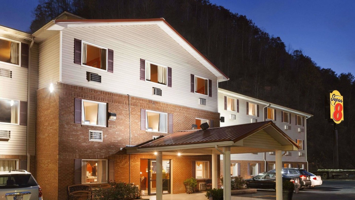 Prestonsburg Hotel | Super 8 by Wyndham Prestonsburg