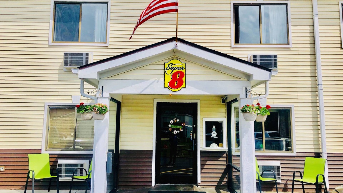 Radcliff Hotel | Super 8 by Wyndham Radcliff Ft. Knox Area