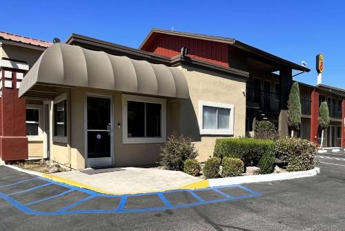 Red Bluff Hotel | Super 8 by Wyndham Red Bluff