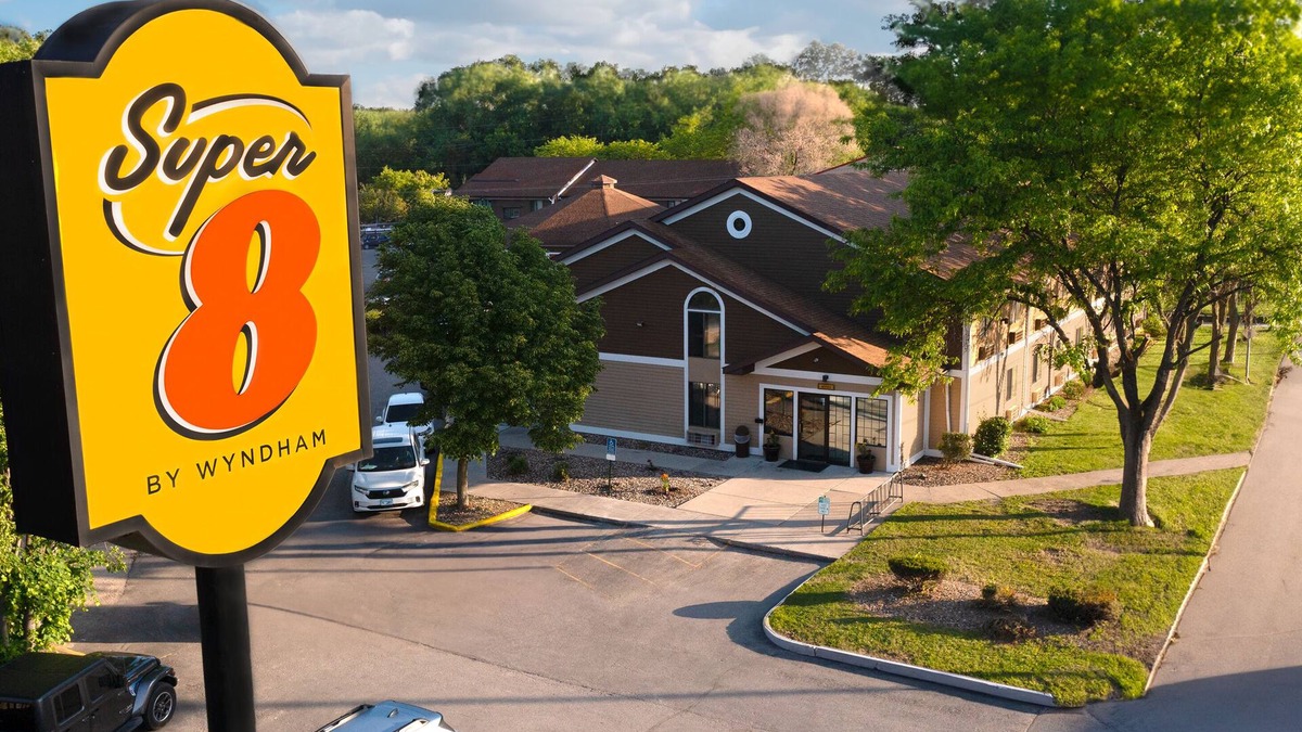 Red Wing Hotel | Super 8 by Wyndham Red Wing