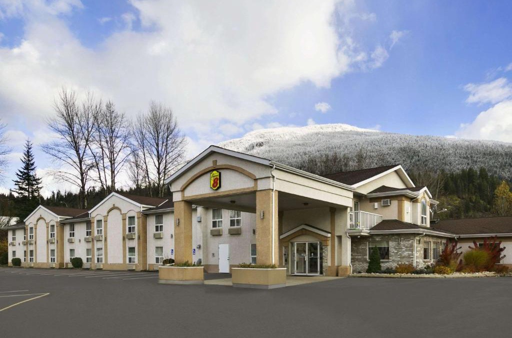 Revelstoke Hotel | Super 8 by Wyndham Revelstoke BC
