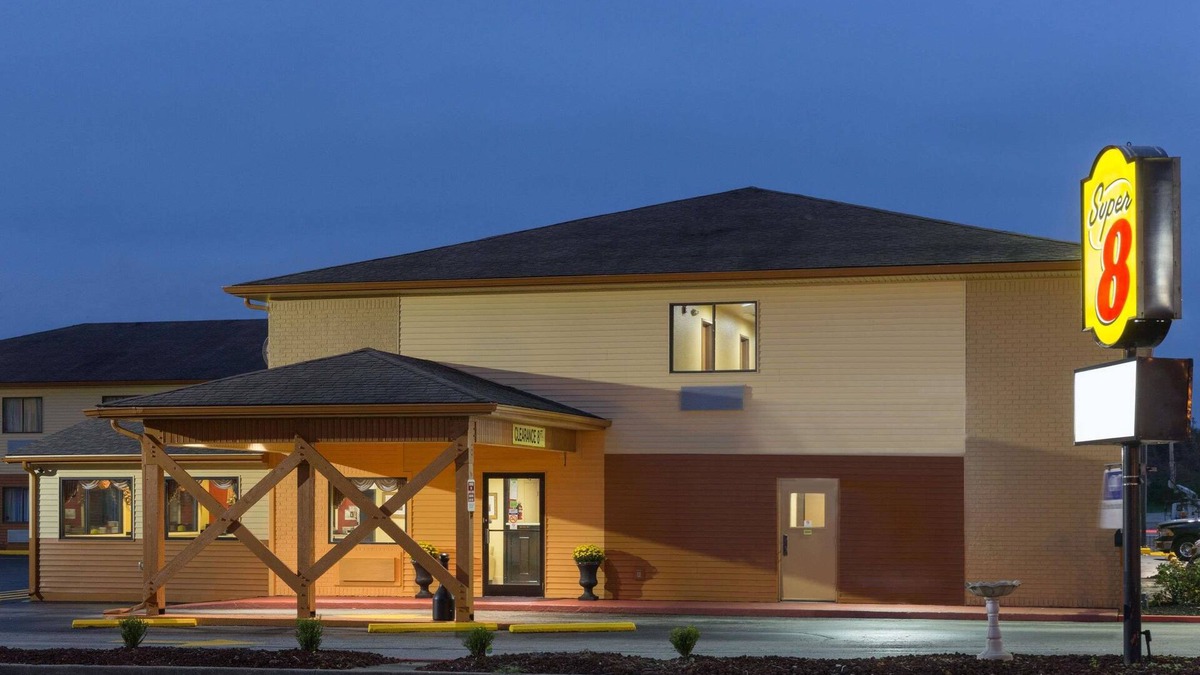 Richmond Hotel | Super 8 by Wyndham Richmond