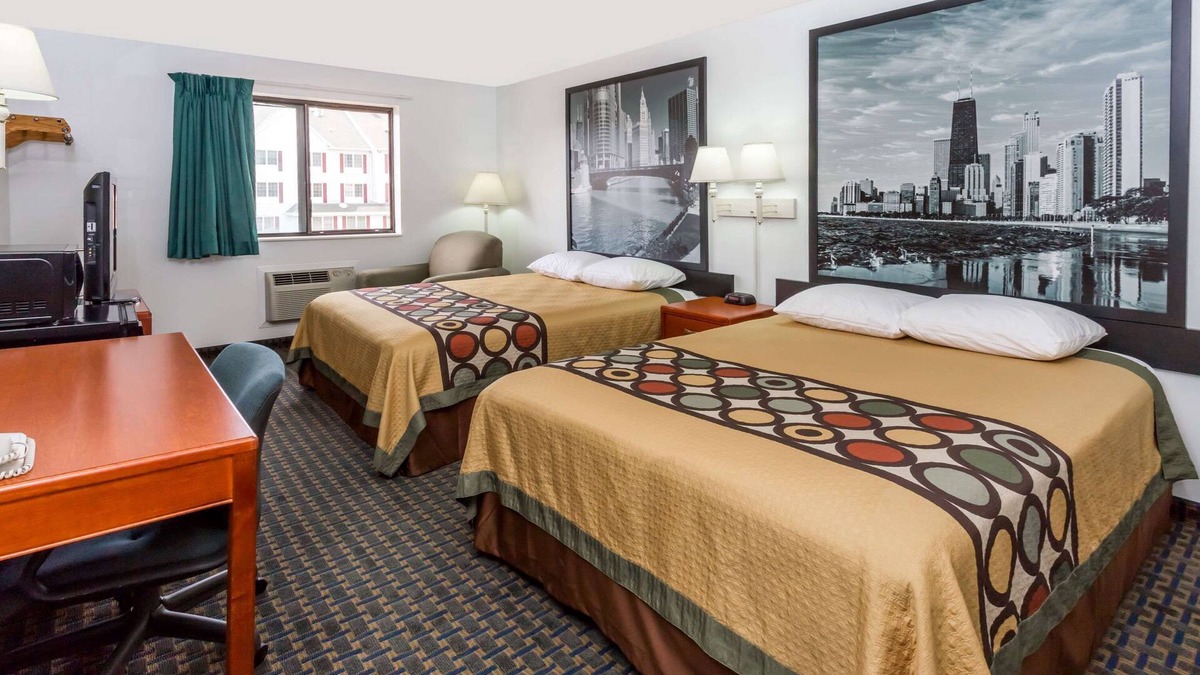 Rock Falls Hotel | Super 8 by Wyndham Rock Falls Sterling Area