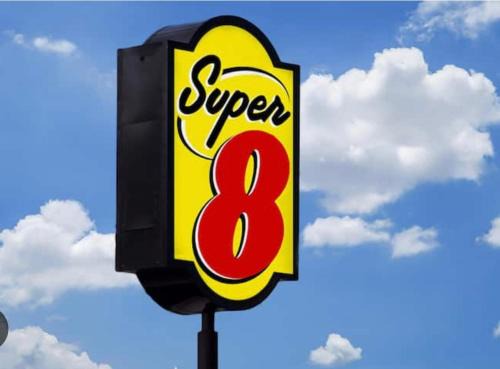 Rockford Hotel | Super 8 by Wyndham Rockford South