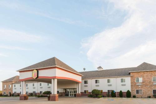 Salina Hotel | Super 8 by Wyndham Salina