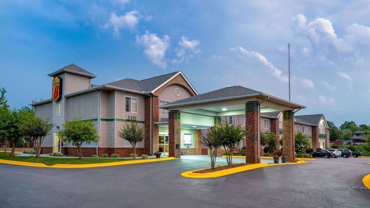 Salisbury Hotel | Super 8 by Wyndham Salisbury