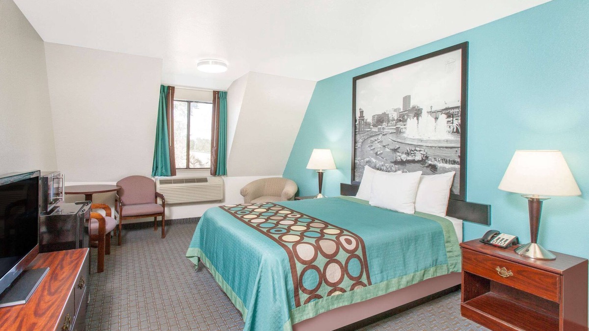 Sallisaw Hotel | Super 8 by Wyndham Sallisaw