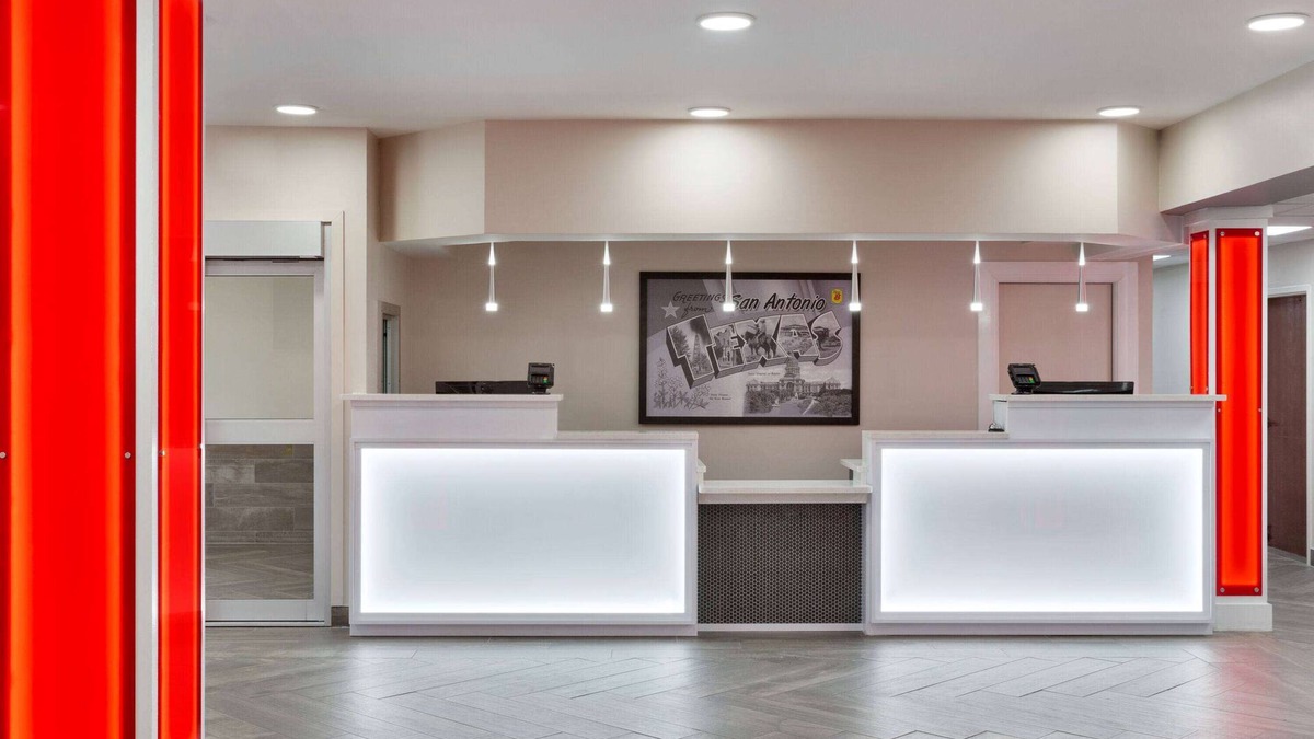 North San Antonio - SAT Hotel | Super 8 by Wyndham San Antonio Airport North