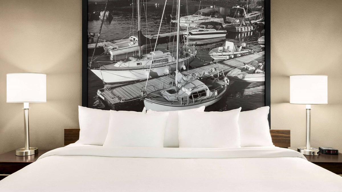Sarnia Hotel | Super 8 by Wyndham Sarnia ON