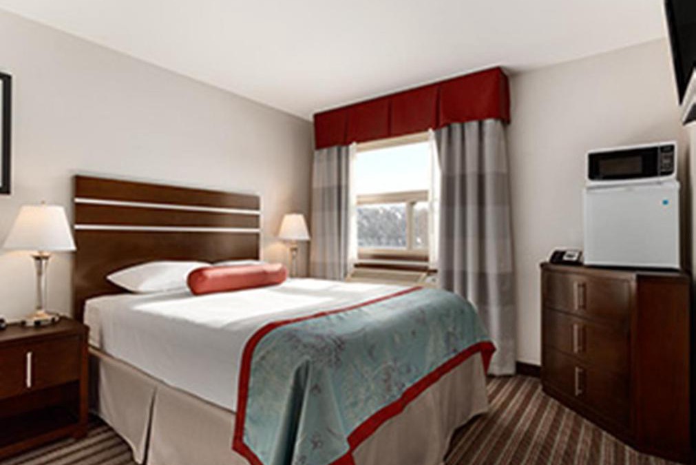 Saskatoon Downtown Hotel | Super 8 by Wyndham Saskatoon Near Downtown