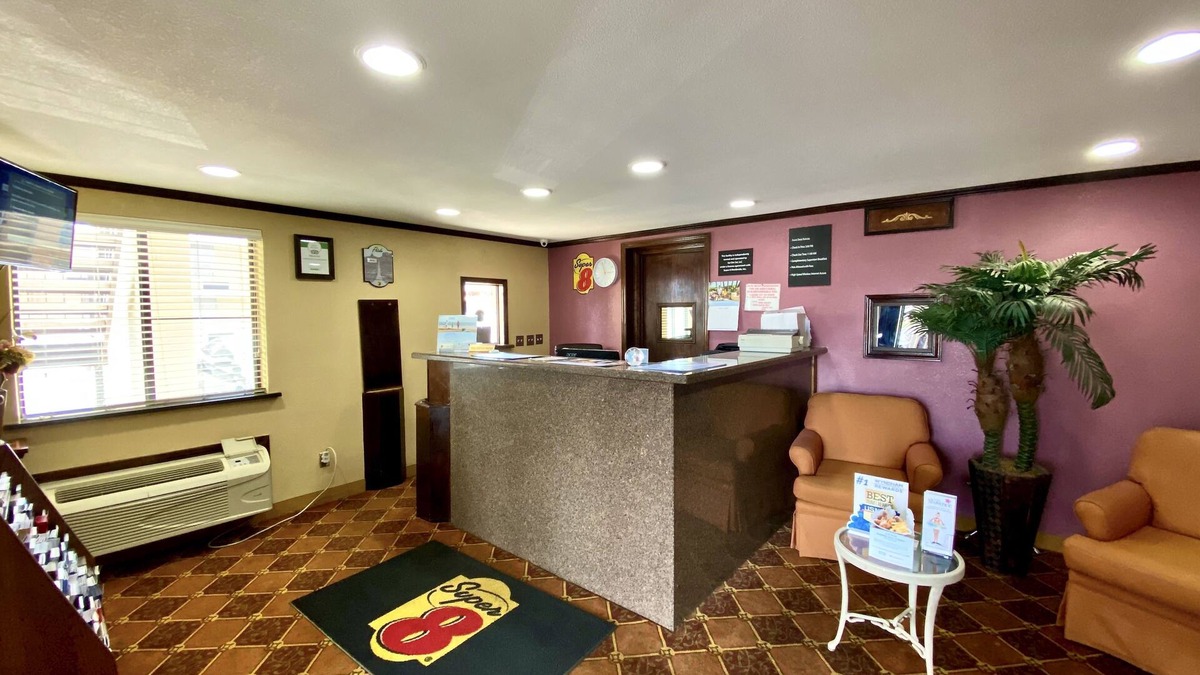 Shawnee Hotel | Super 8 by Wyndham Shawnee