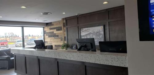 Spruce Grove Hotel | Super 8 by Wyndham Spruce Grove