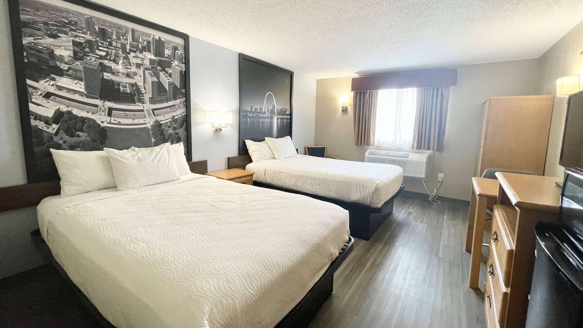 St. Clair Hotel | Super 8 by Wyndham St. Clair MO