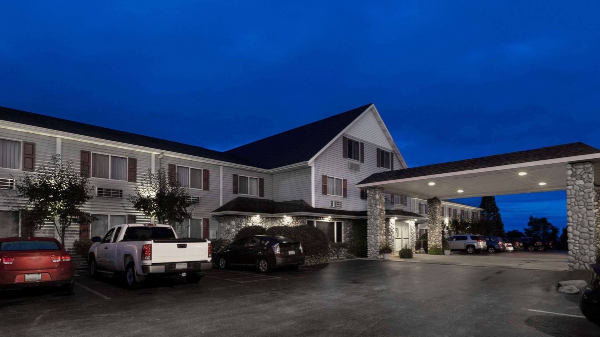 St Ignace Hotel | Super 8 by Wyndham St. Ignace