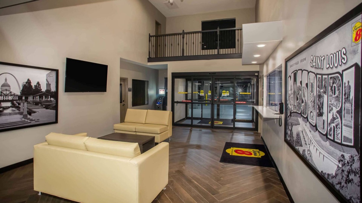 St. Louis Hotel | Super 8 by Wyndham St. Louis North