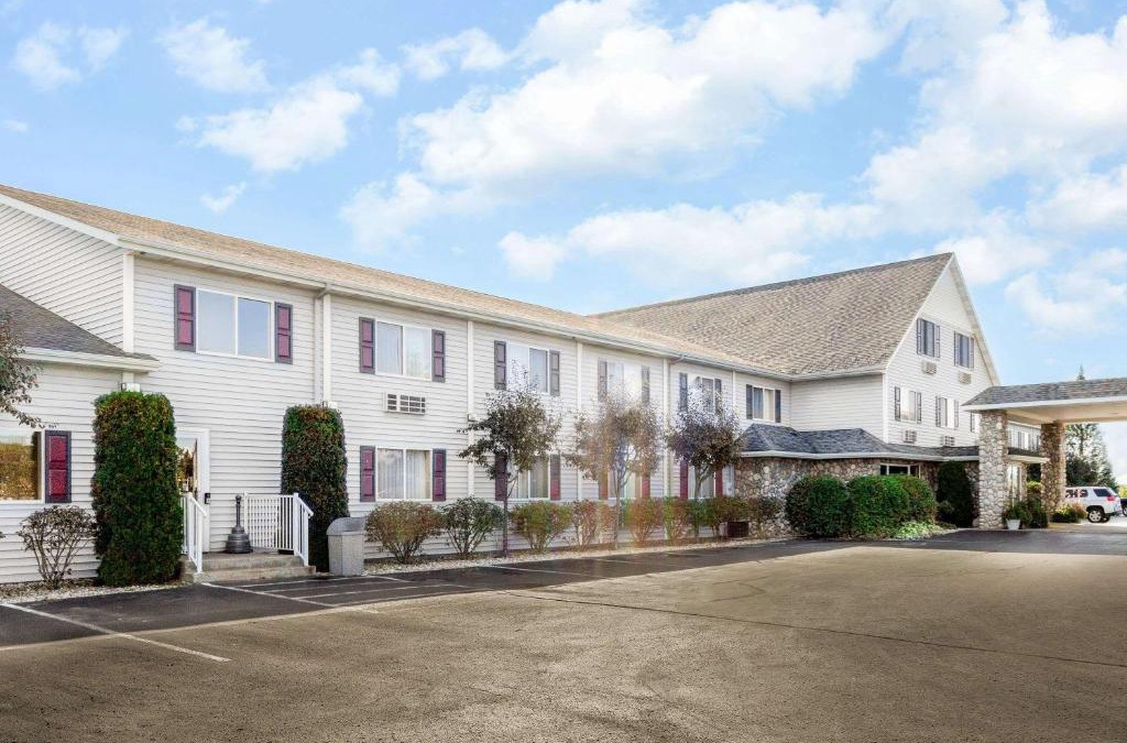 St Ignace Hotel | Super 8 by Wyndham St. Ignace