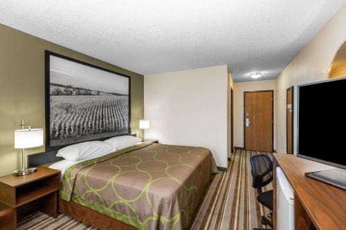 Storm Lake Hotel | Super 8 by Wyndham Storm Lake