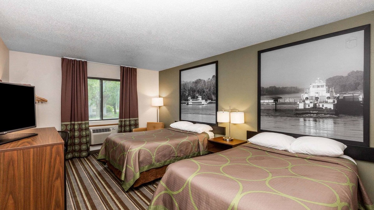 Storm Lake Hotel | Super 8 by Wyndham Storm Lake