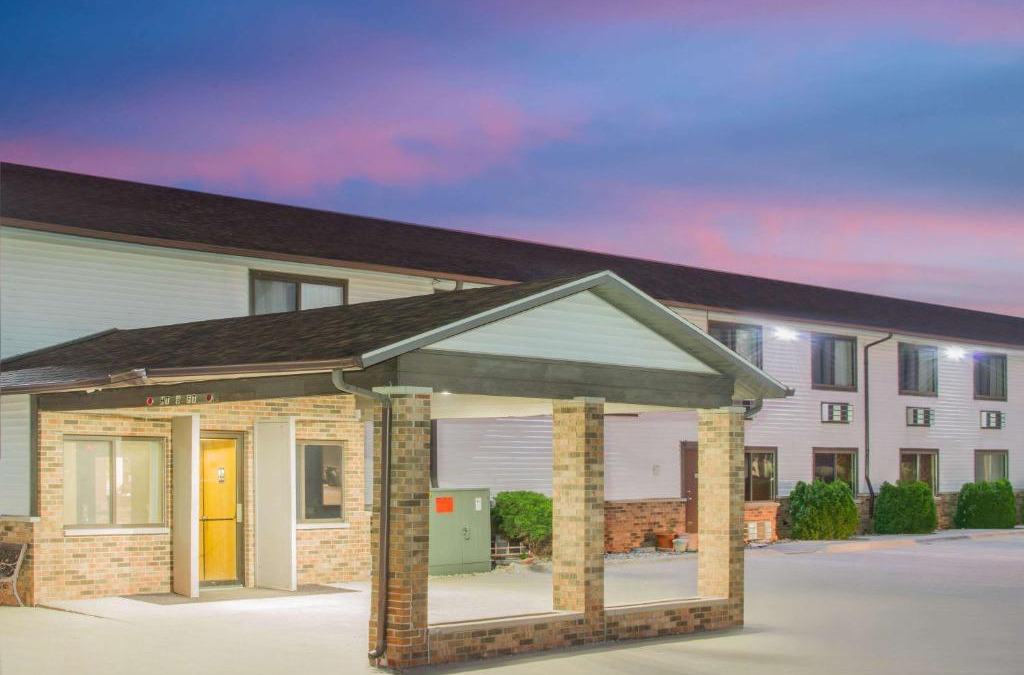 Story City Hotel | Super 8 by Wyndham Story City