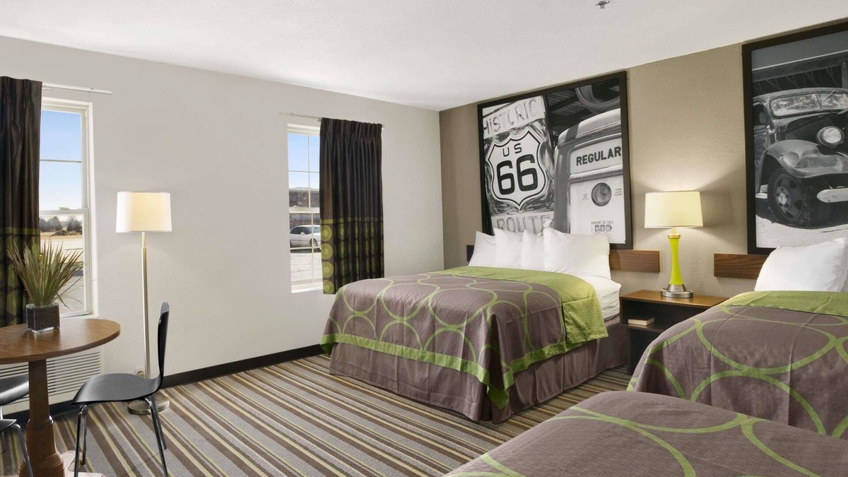 Strafford Hotel | Super 8 by Wyndham Strafford/Springfield Area