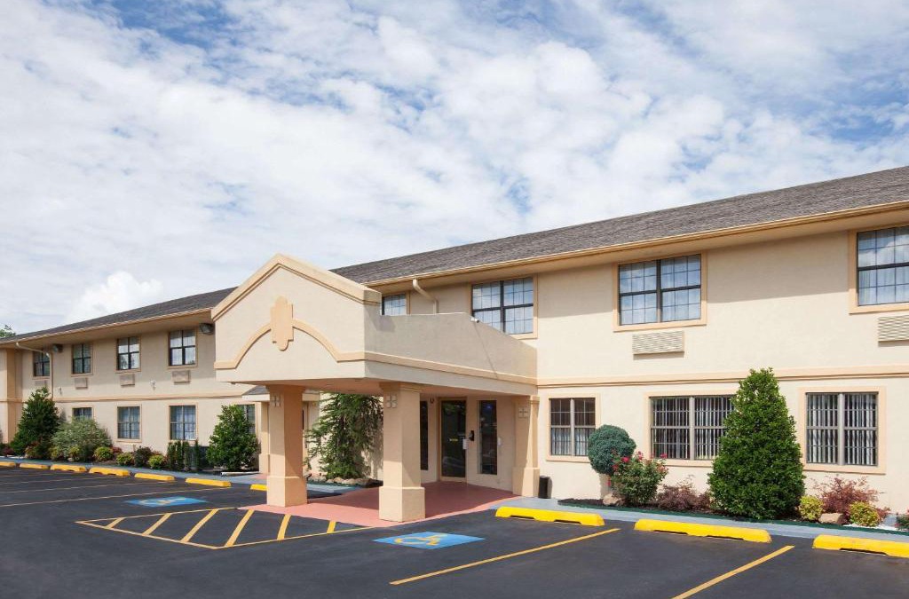 Sulphur Hotel | Super 8 by Wyndham Sulphur